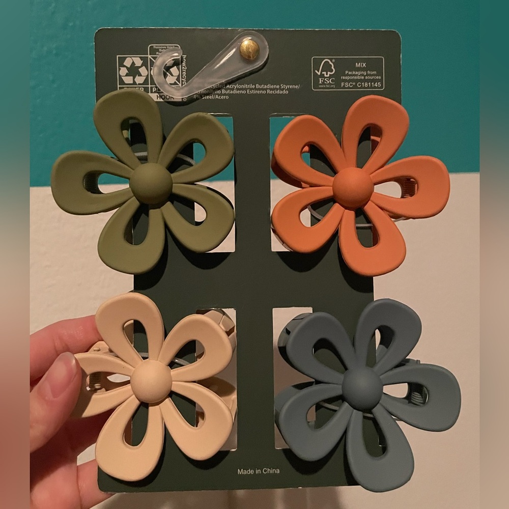 Flower clips - Picture 2 of 2